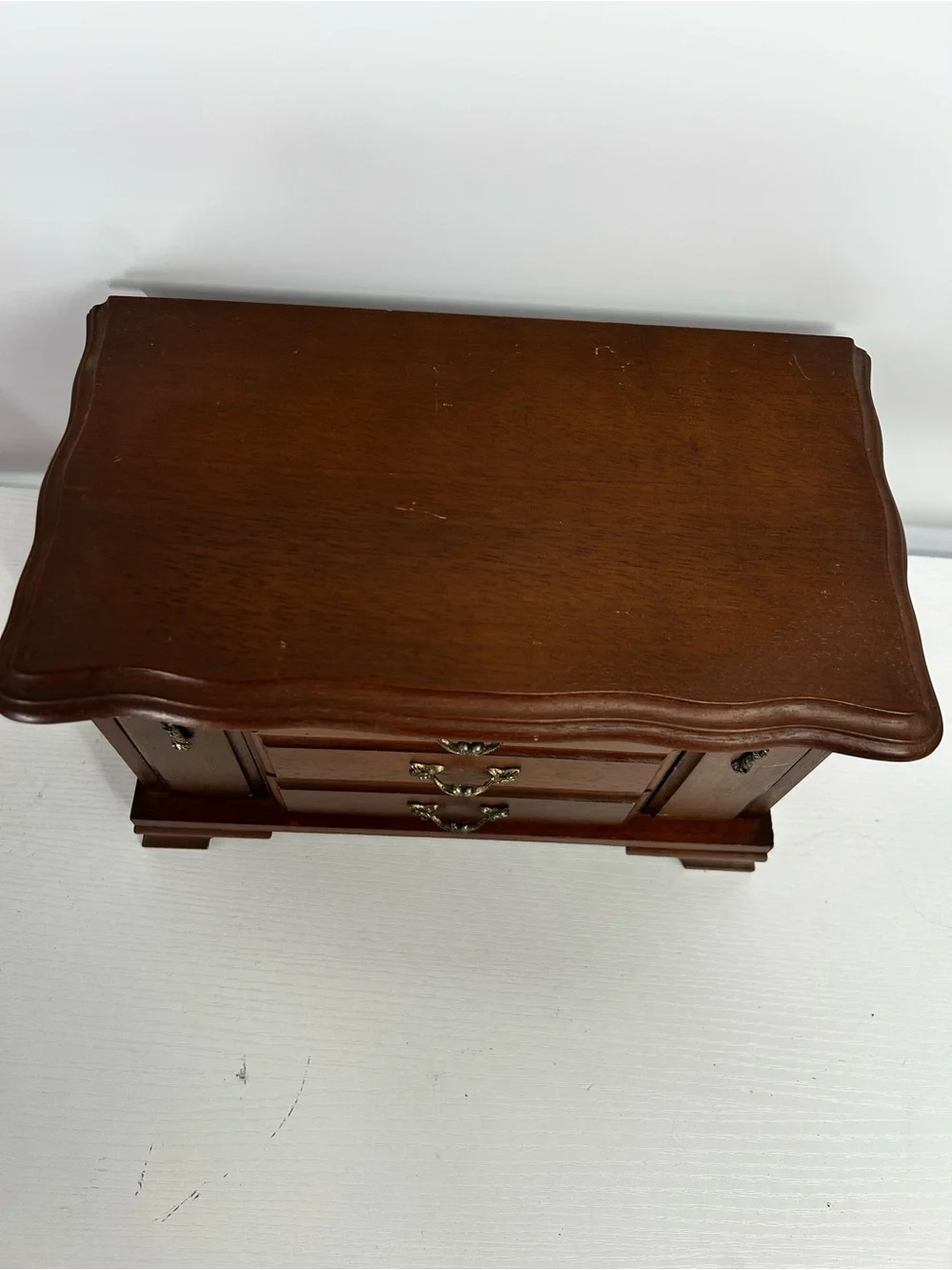 The Unbranded Brand elegant wooden